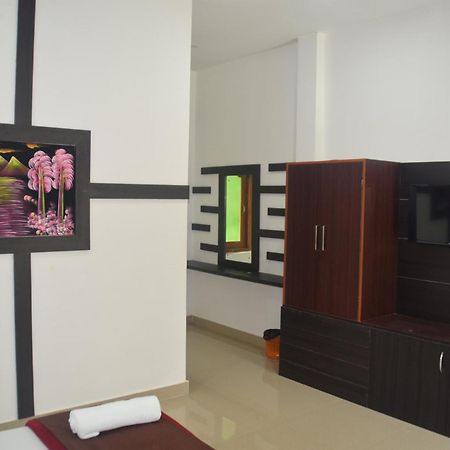 Hotel Exotica Squares Lakshmanpur Bagian luar foto