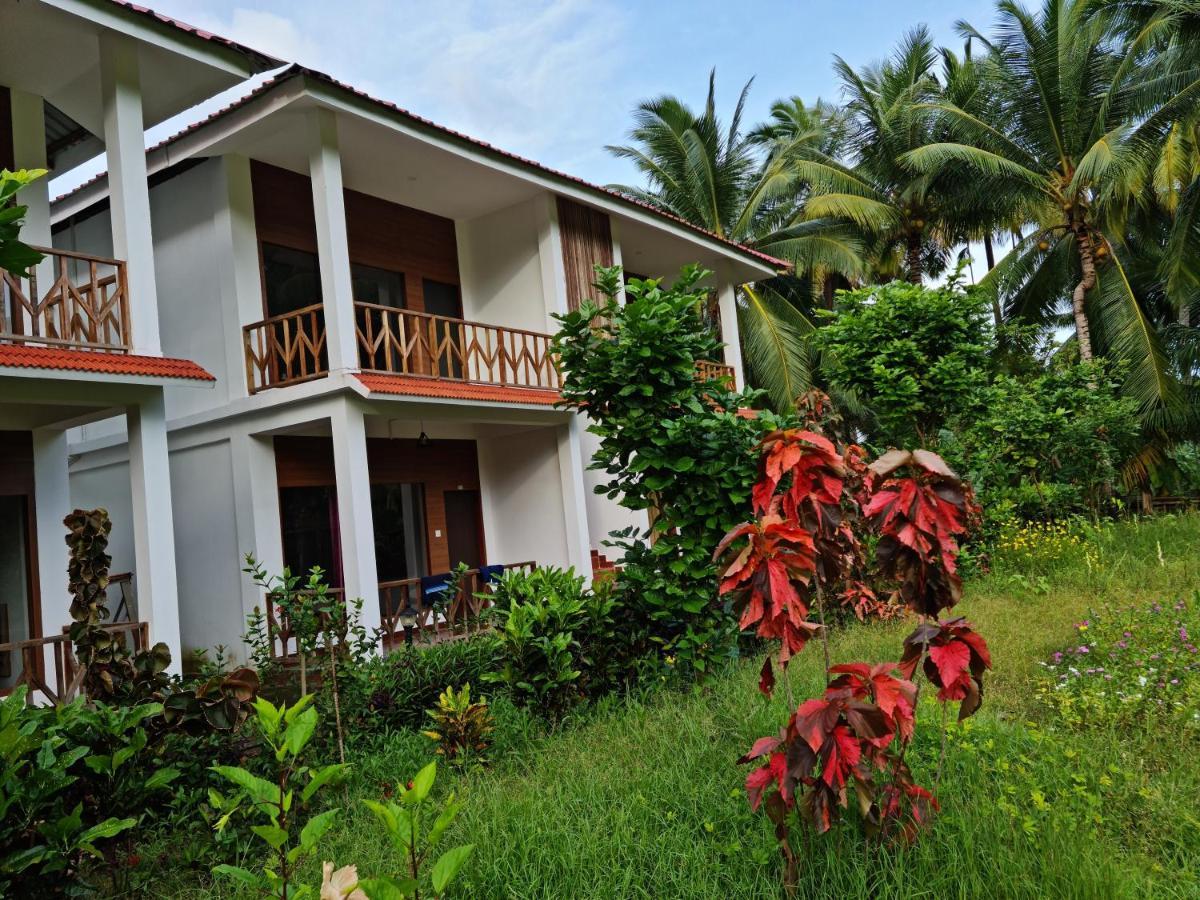 Hotel Exotica Squares Lakshmanpur Bagian luar foto