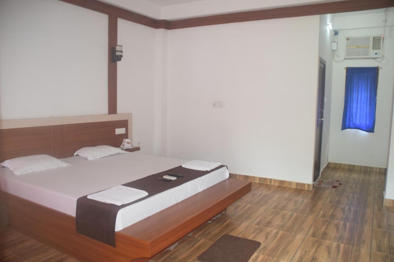 Hotel Exotica Squares Lakshmanpur Bagian luar foto