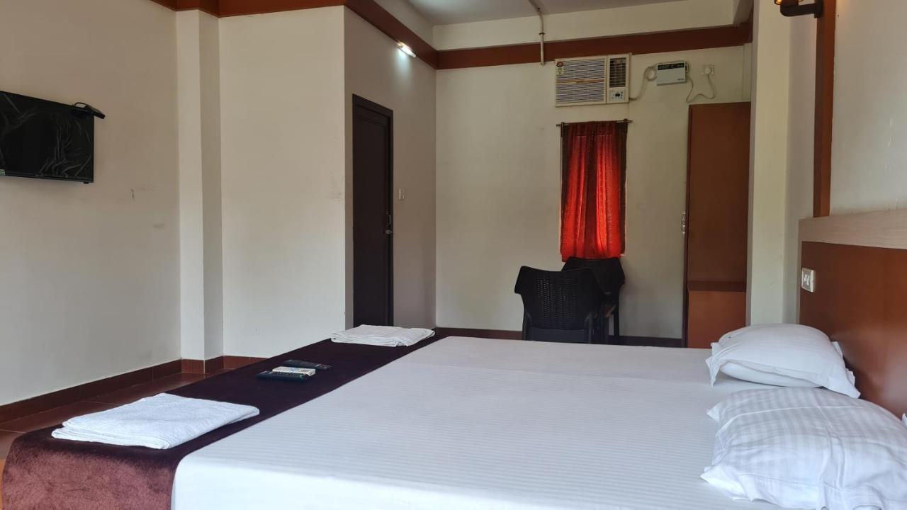 Hotel Exotica Squares Lakshmanpur Bagian luar foto