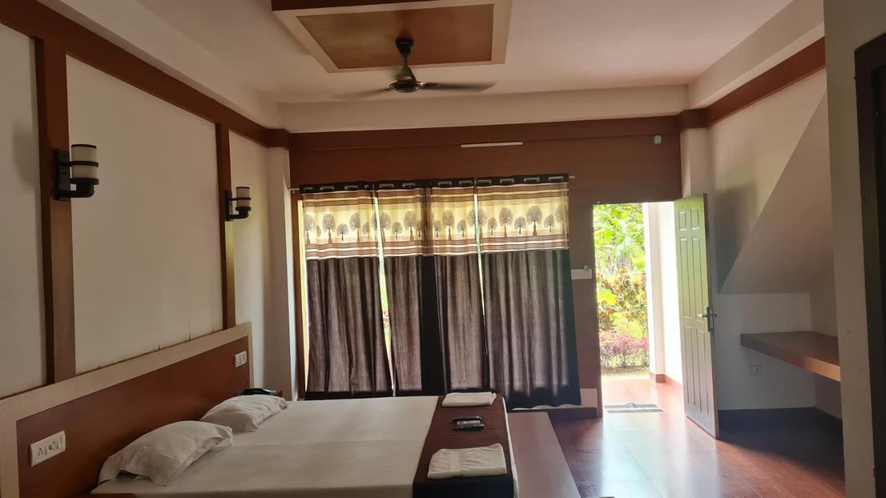 Hotel Exotica Squares Lakshmanpur Bagian luar foto