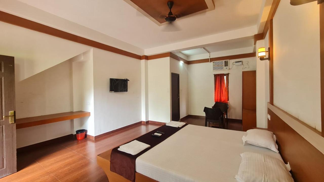 Hotel Exotica Squares Lakshmanpur Bagian luar foto