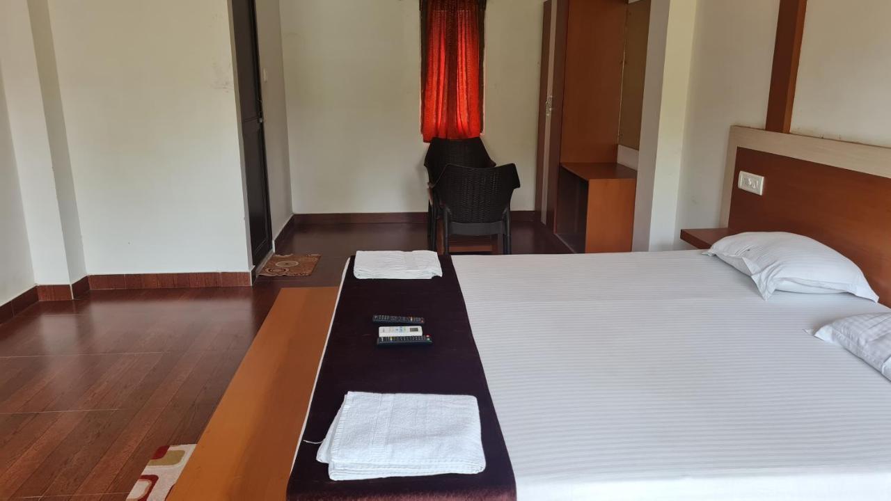 Hotel Exotica Squares Lakshmanpur Bagian luar foto