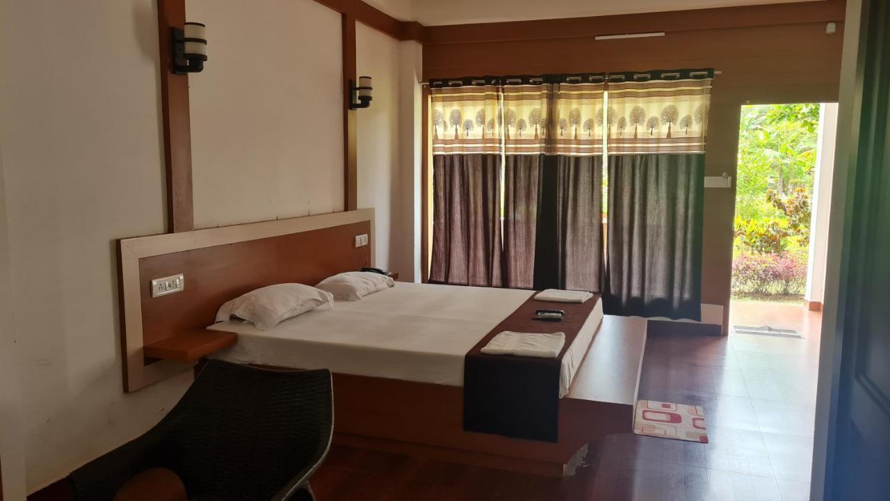 Hotel Exotica Squares Lakshmanpur Bagian luar foto