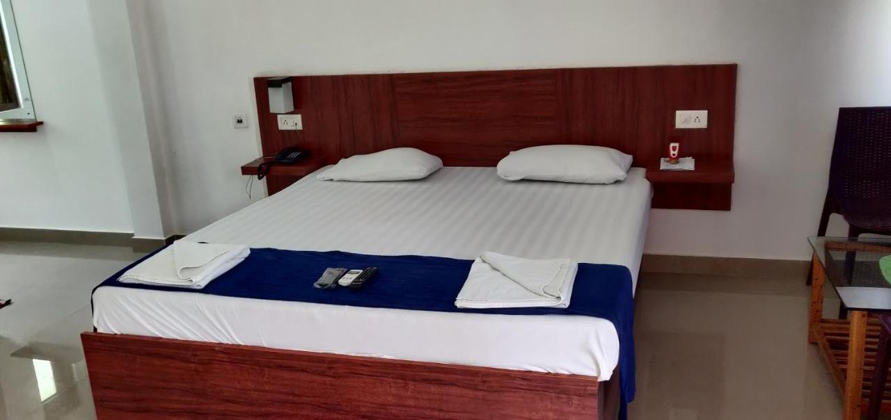 Hotel Exotica Squares Lakshmanpur Bagian luar foto