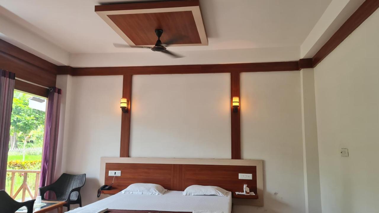 Hotel Exotica Squares Lakshmanpur Bagian luar foto