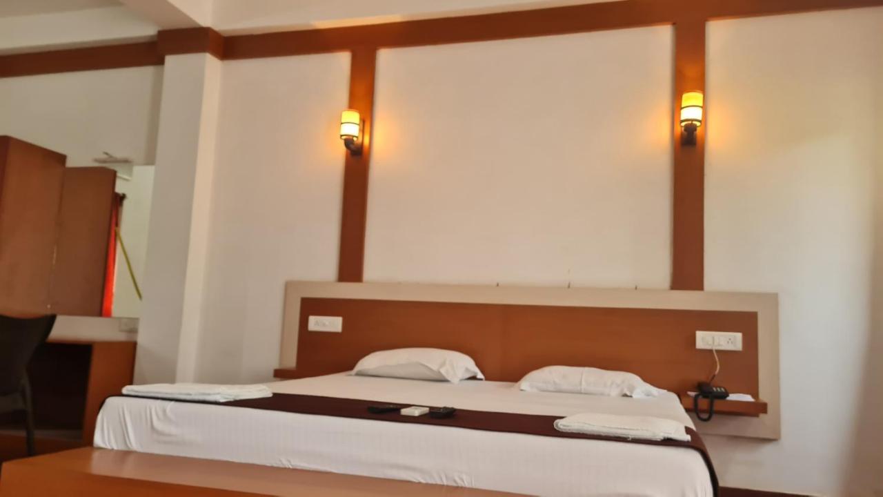 Hotel Exotica Squares Lakshmanpur Bagian luar foto