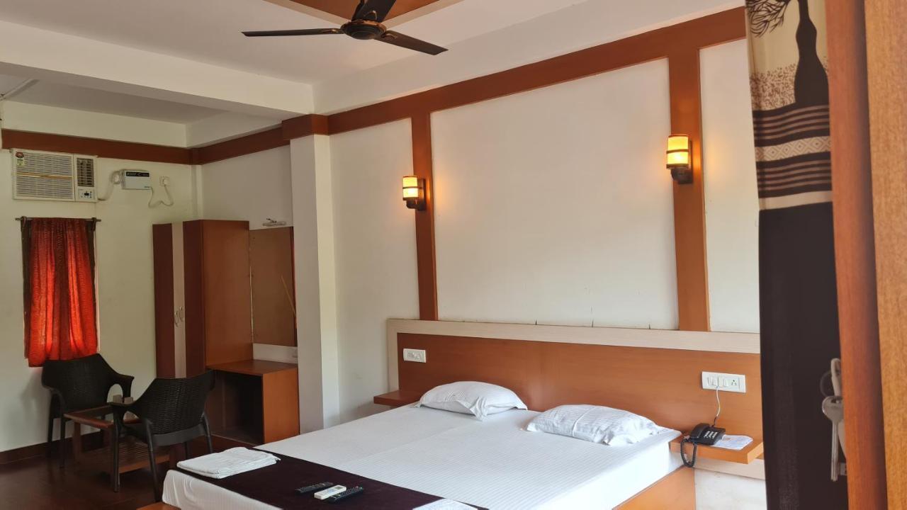 Hotel Exotica Squares Lakshmanpur Bagian luar foto