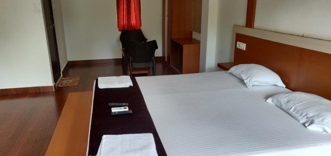 Hotel Exotica Squares Lakshmanpur Bagian luar foto