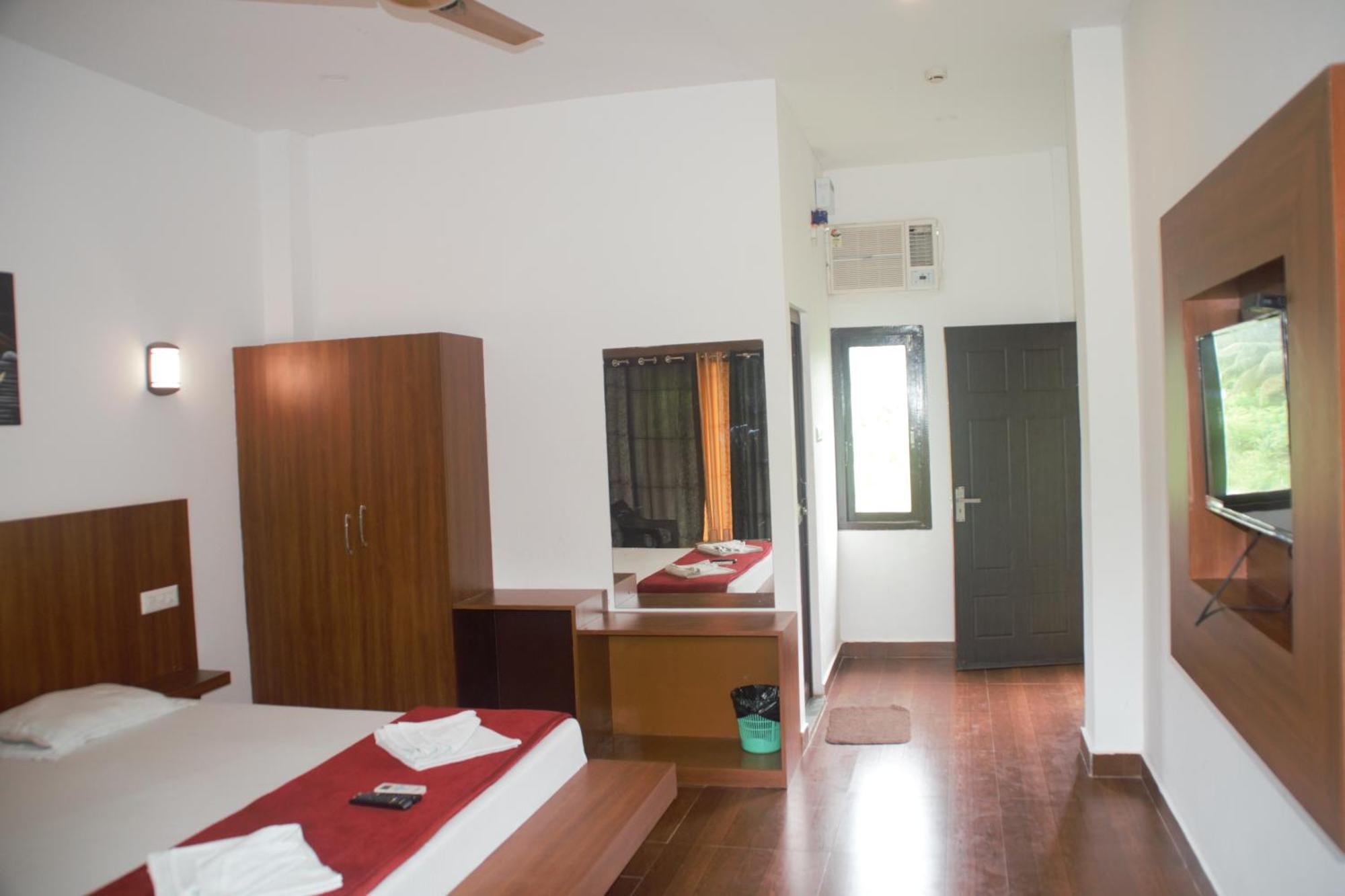 Hotel Exotica Squares Lakshmanpur Bagian luar foto