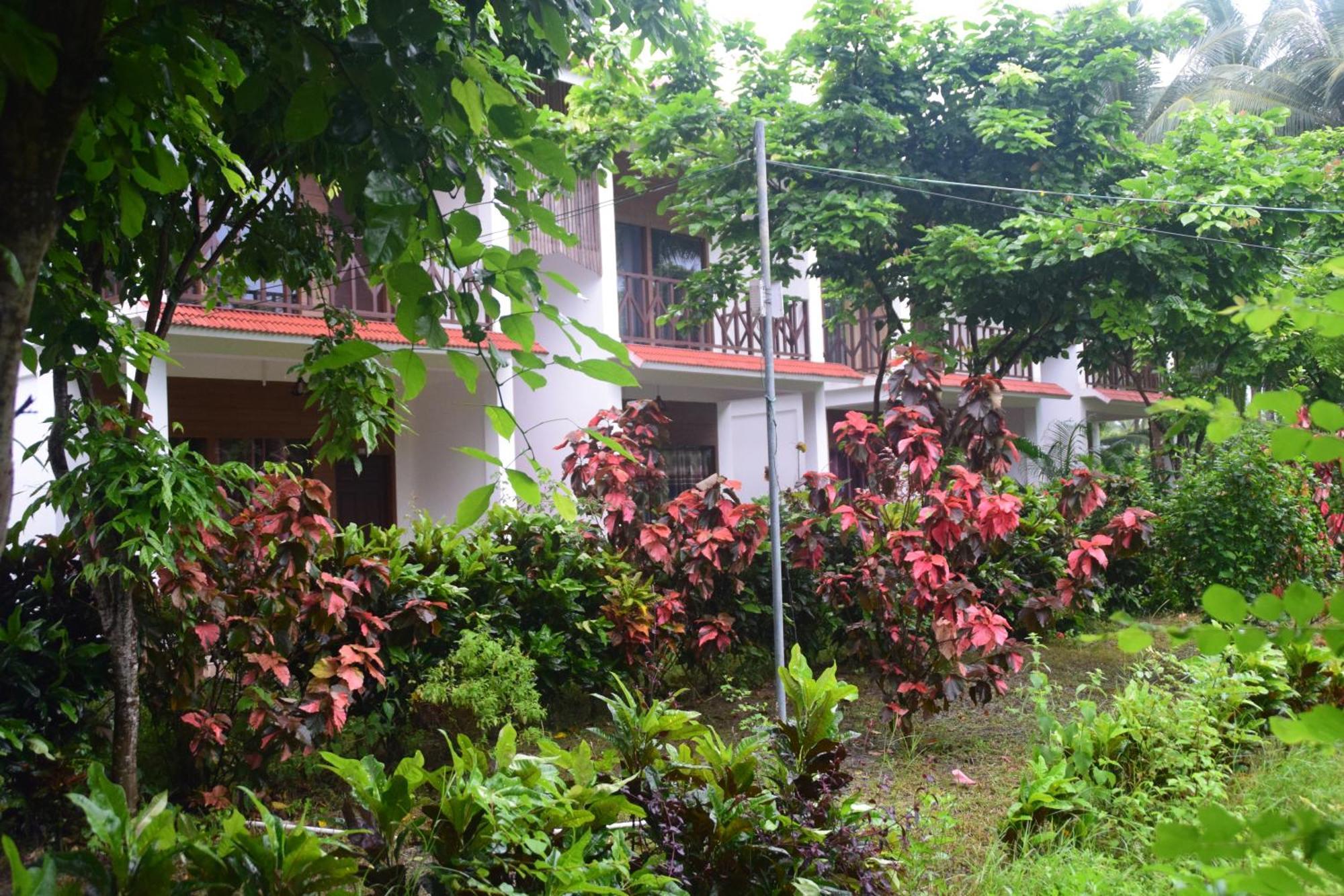 Hotel Exotica Squares Lakshmanpur Bagian luar foto